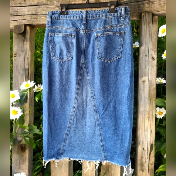 Denim High Rise Marble Wash Maxi Jean Skirt With Raw Edge Hem - Picture 3 of 8